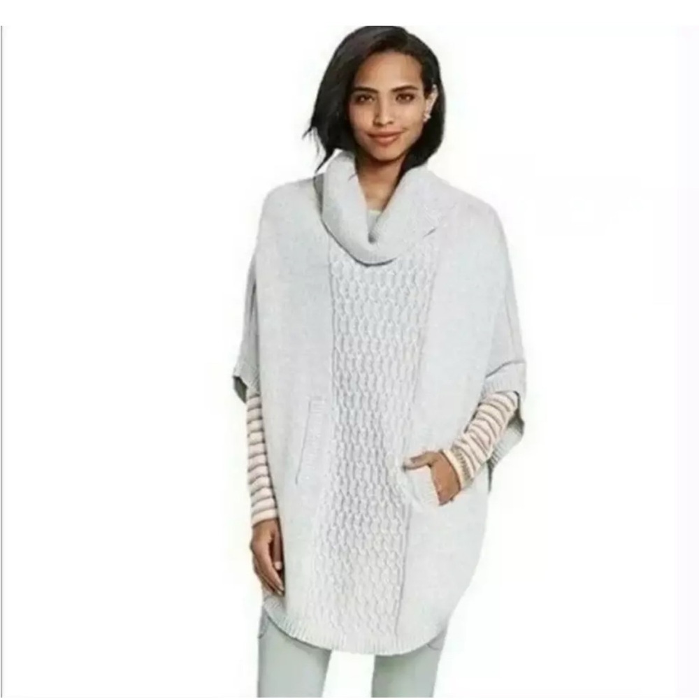 CAbi Sz XS Style #3003 Cowl Neck Cable Knit Gray Poncho Cape Sweater Oversized
